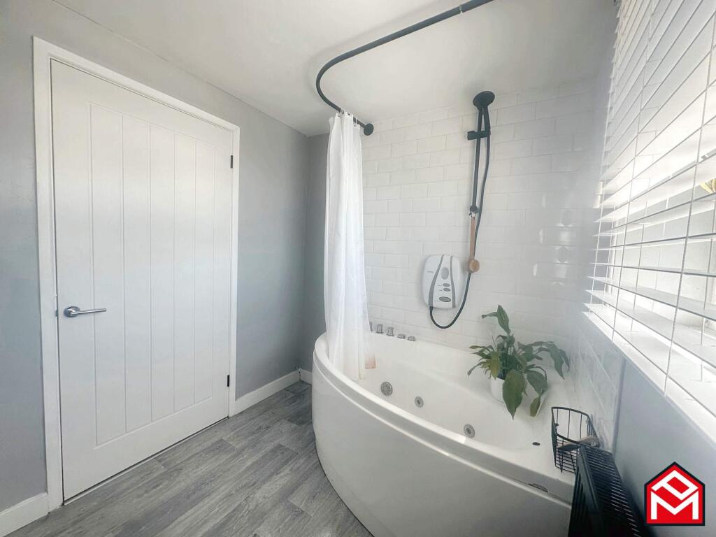 En-Suite Bathroom
