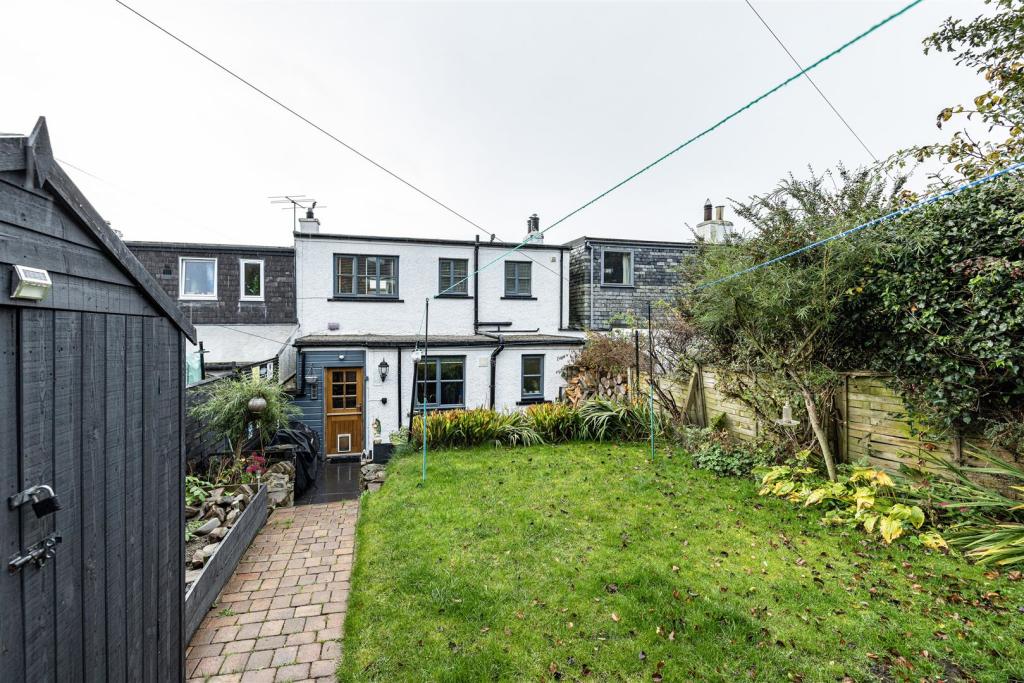 2 Smithy Row Clovenfords 28.JPG