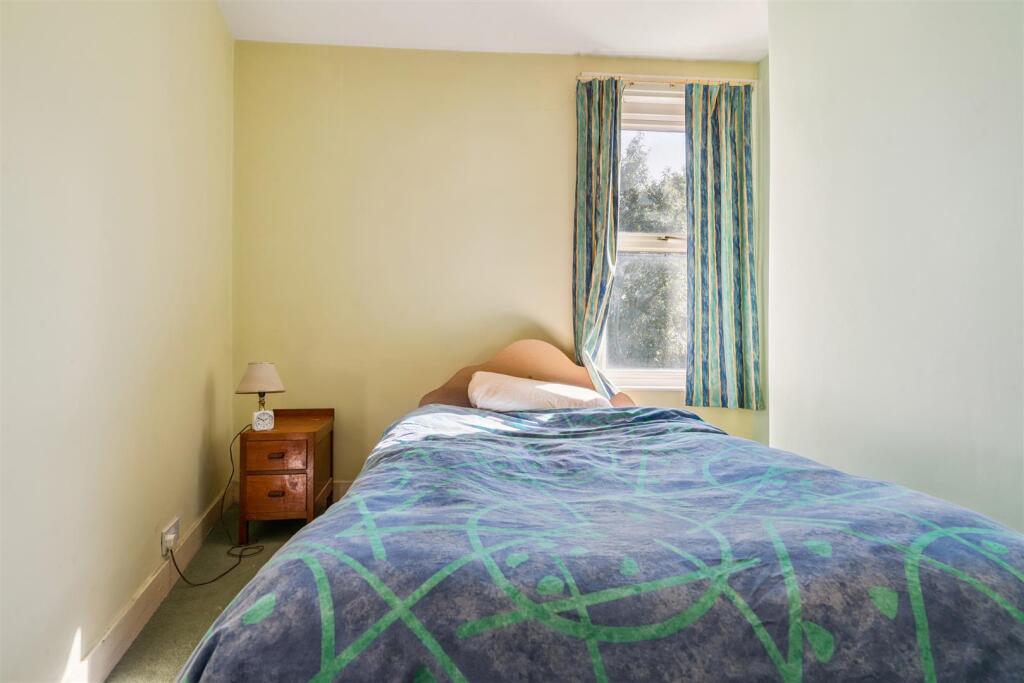 77 Courtney Road SW19 bedroom 2.jpg