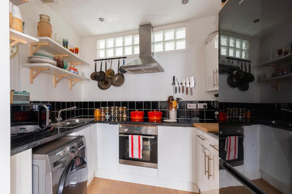 1B7R4BR - Kitchen A.jpg