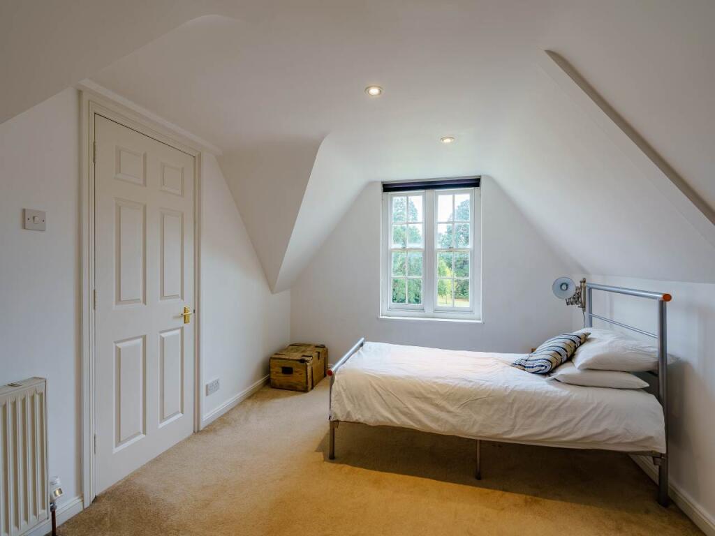 8483175-interior50