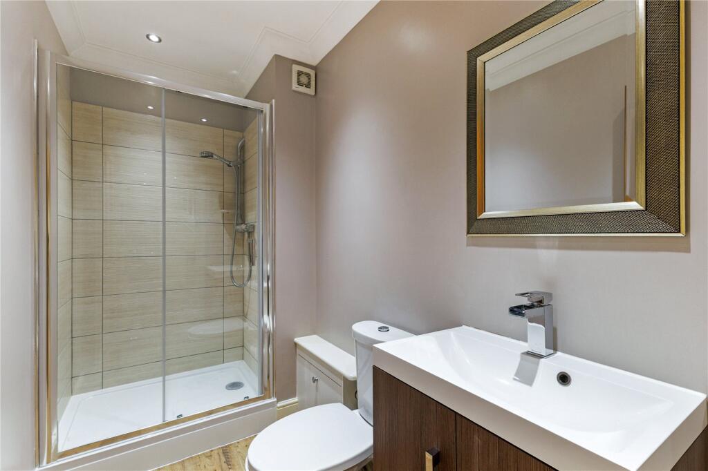 Ground Shower Room