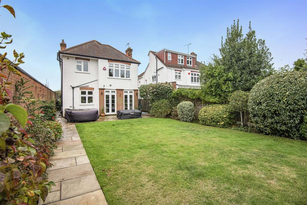 REAR ELEVATION &amp; GARDEN: