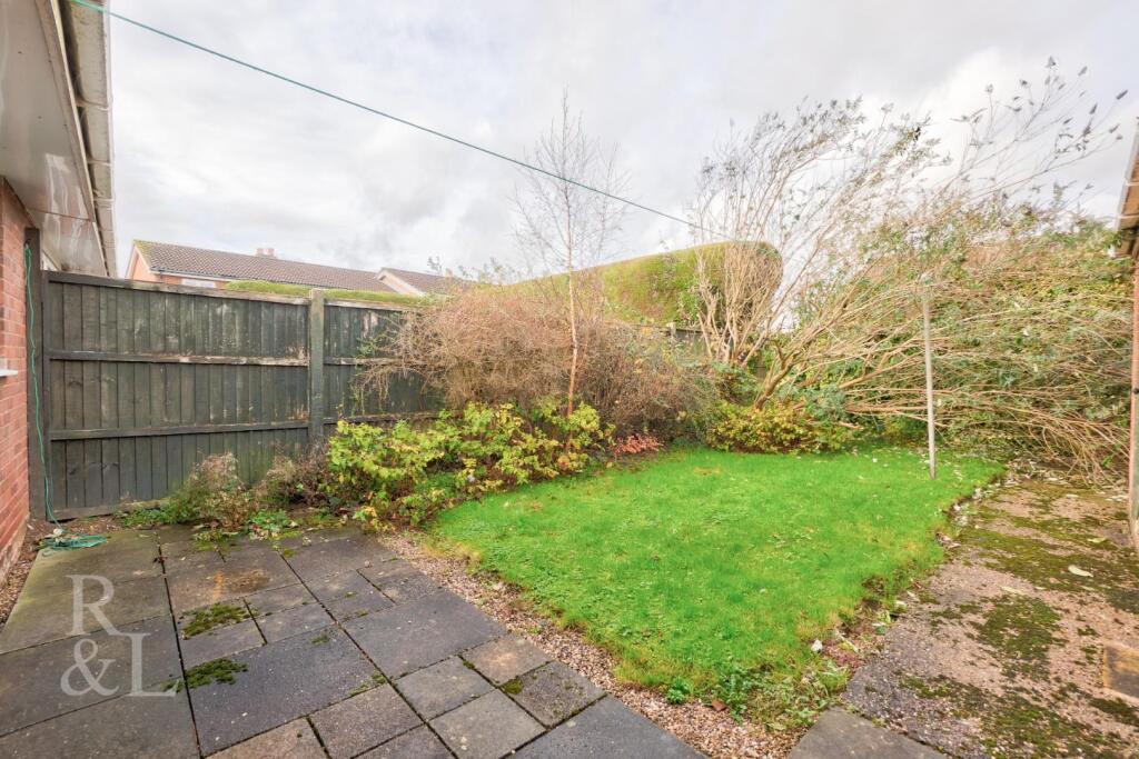 8 Ashfield Drive (12).jpg