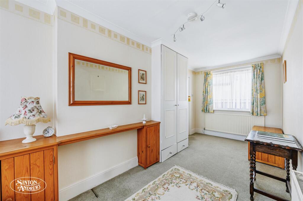 8 Royal Gardens-18.jpg