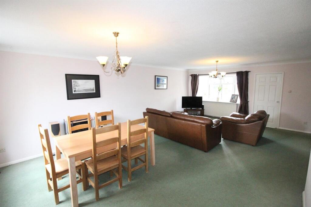 34 Weaverham Rd-Lounge4.JPG