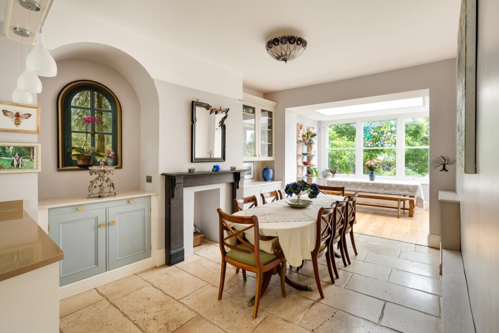 Dining to rear garden access