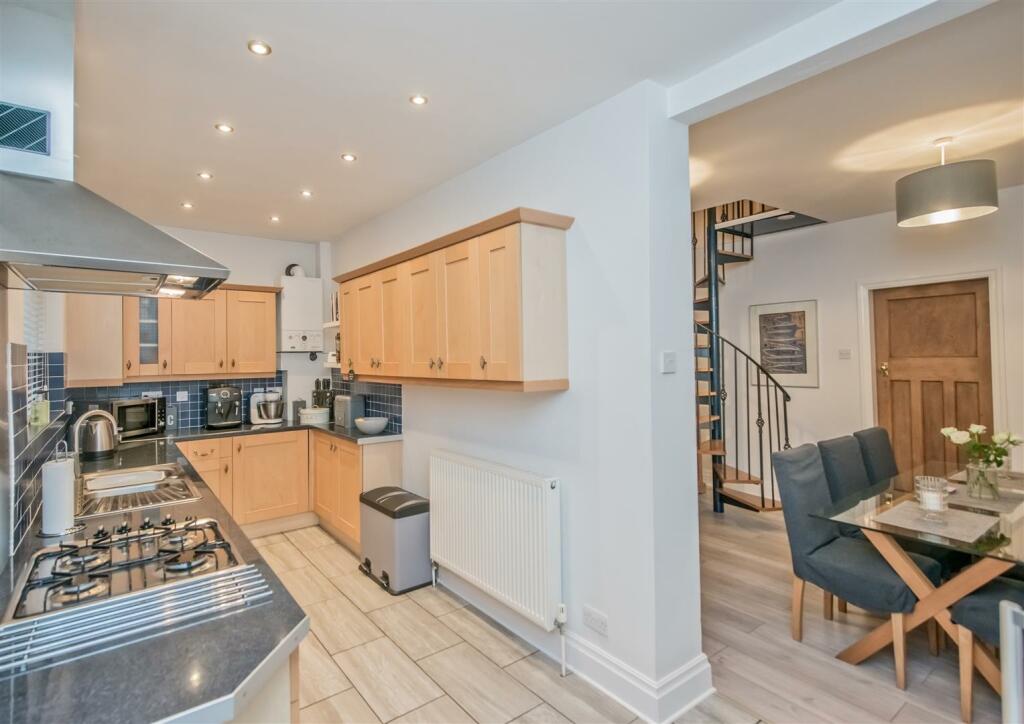 Fitted Kitchen: