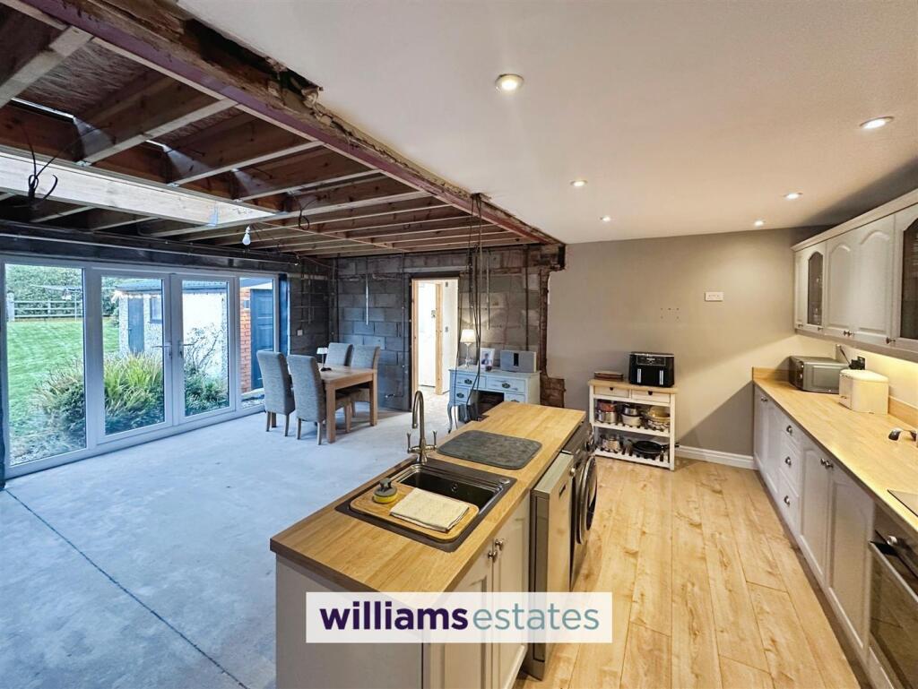 Kitchen &amp; Living Area