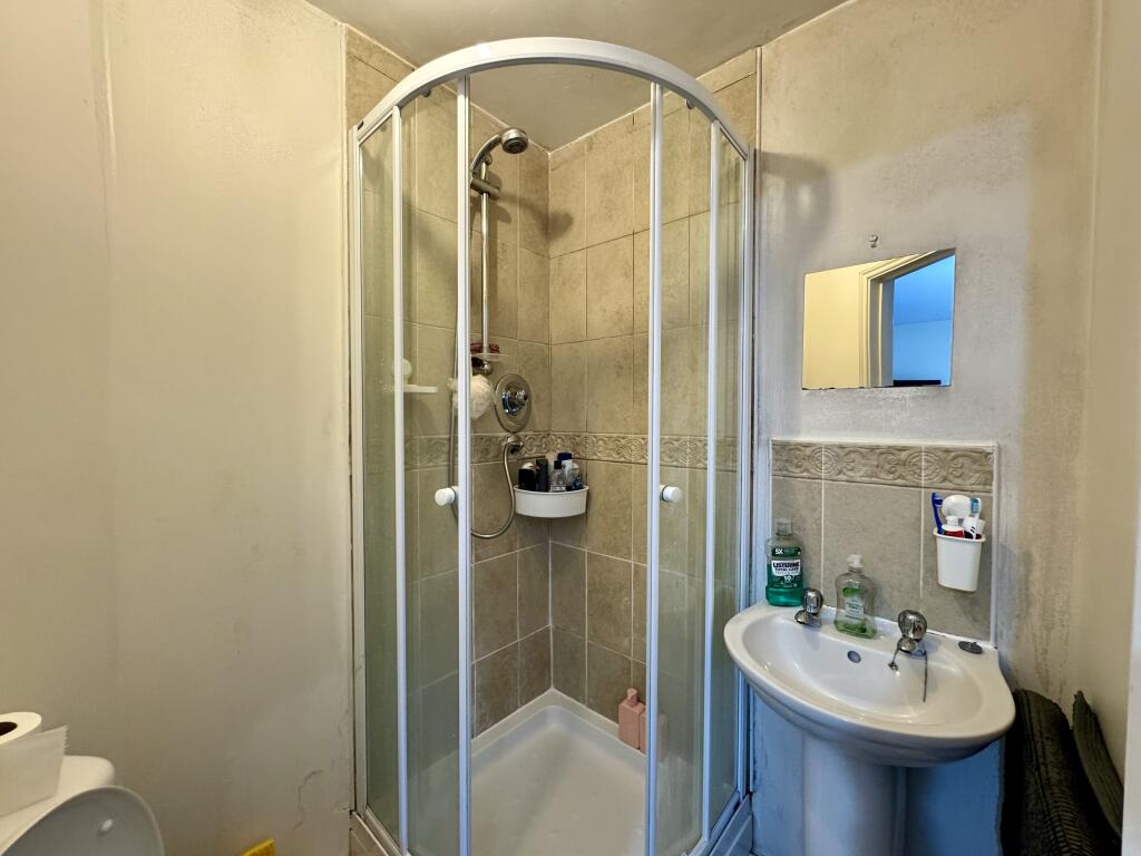 en-suite shower
