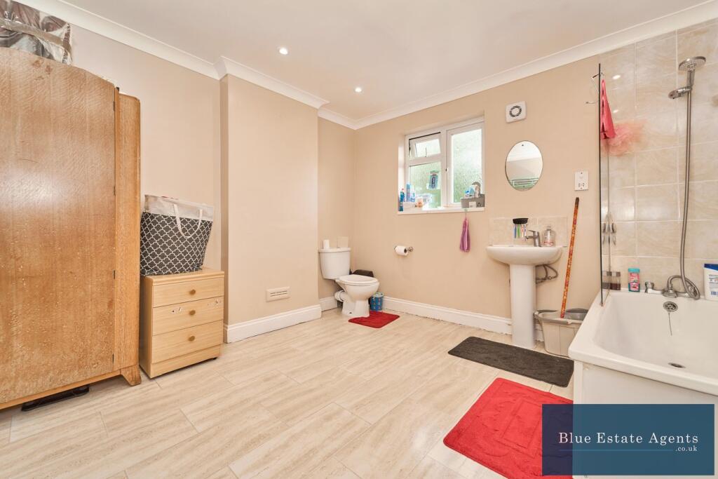 Family Bathroom Suite