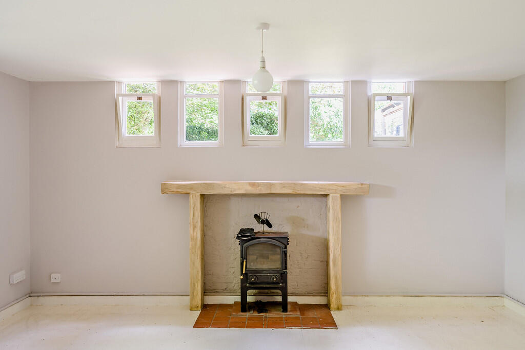 8659306-interior1...