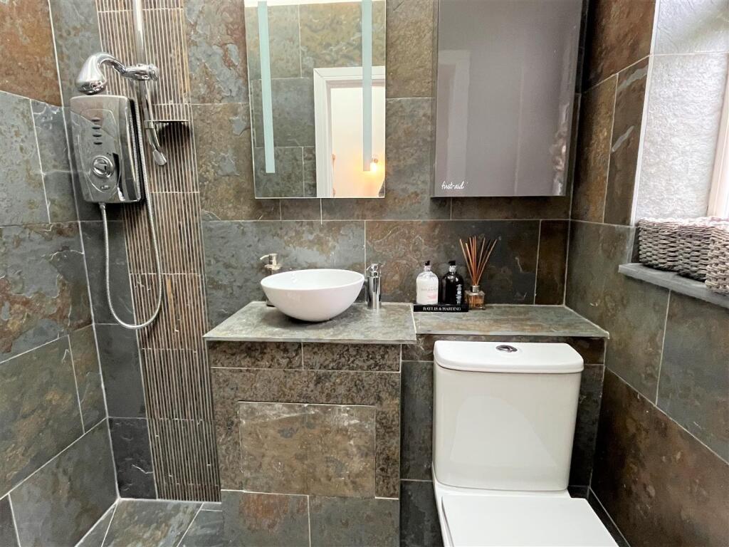 downstairs shower room.JPG