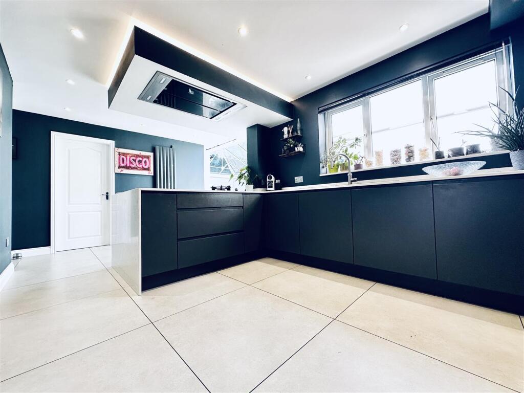 Kitchen/Diner/Family Room/Conservatory