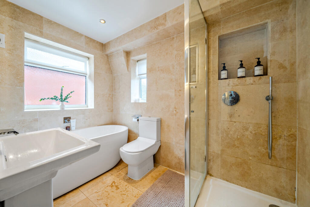 1370499-7-68f76cd...