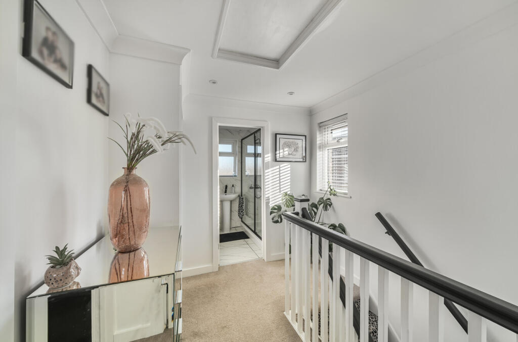 1384635196925a605d06dc