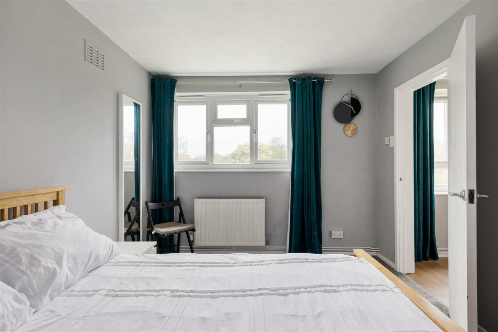 Forest View Road E12