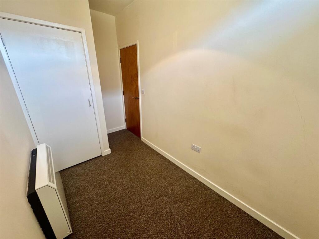 Bedroom 2b.jpg