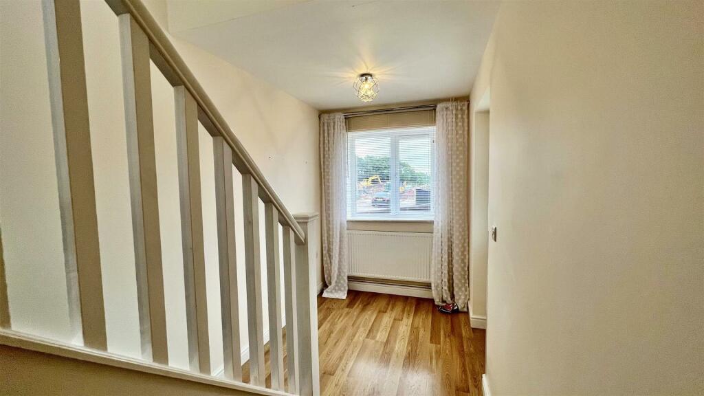 Hallway 2.jpg