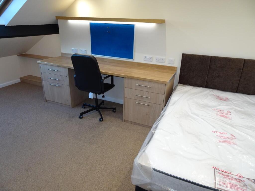 557 Crookesmoor Road Room 6.JPG