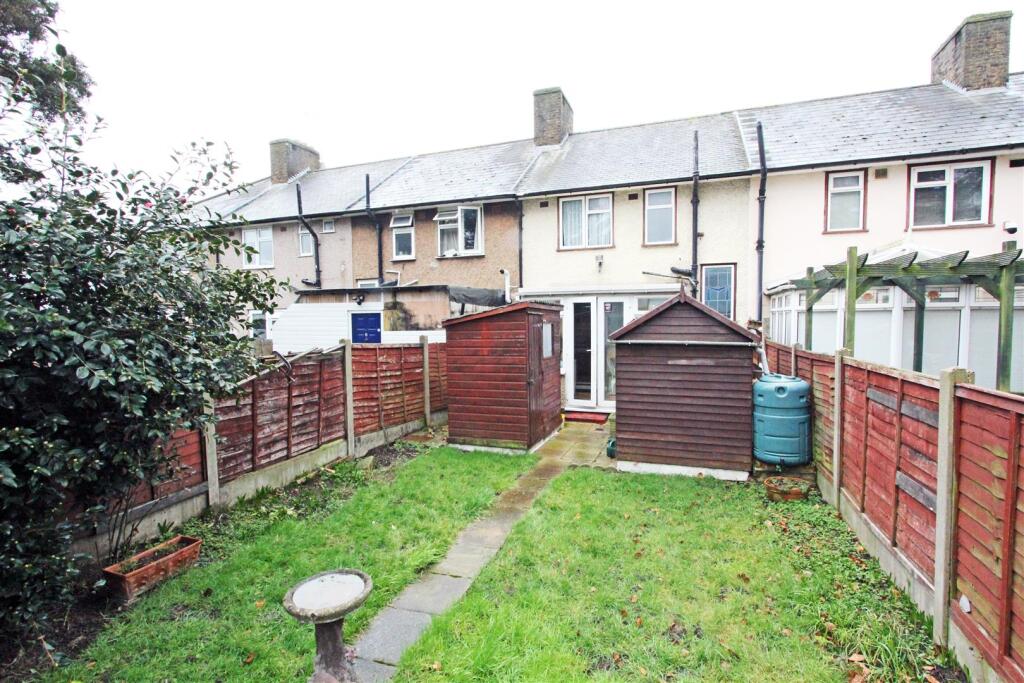 IMG_4674 garden rear.jpg