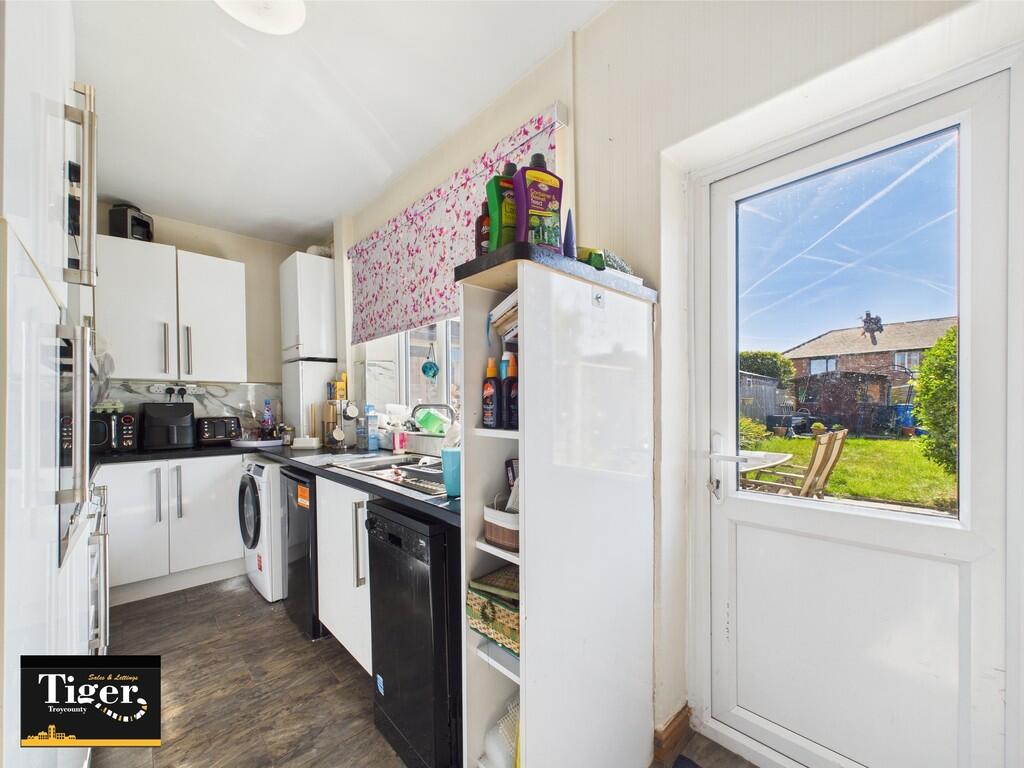 CAM02176G0-PR0573...