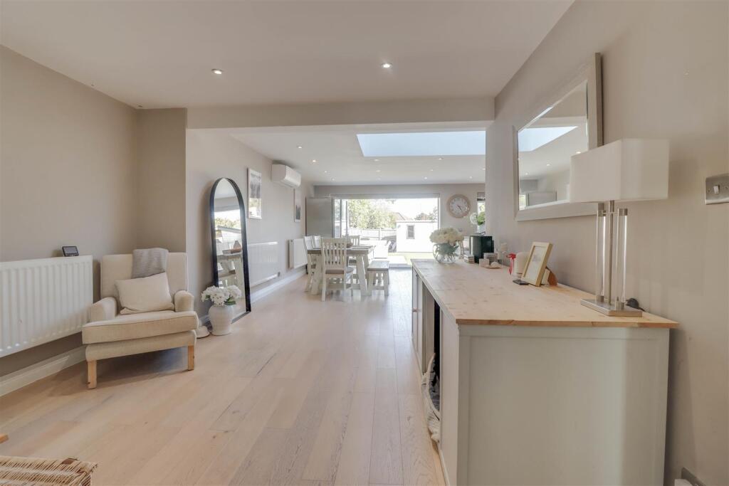 6 LILAC AVENUE INSIDE-11.jpg