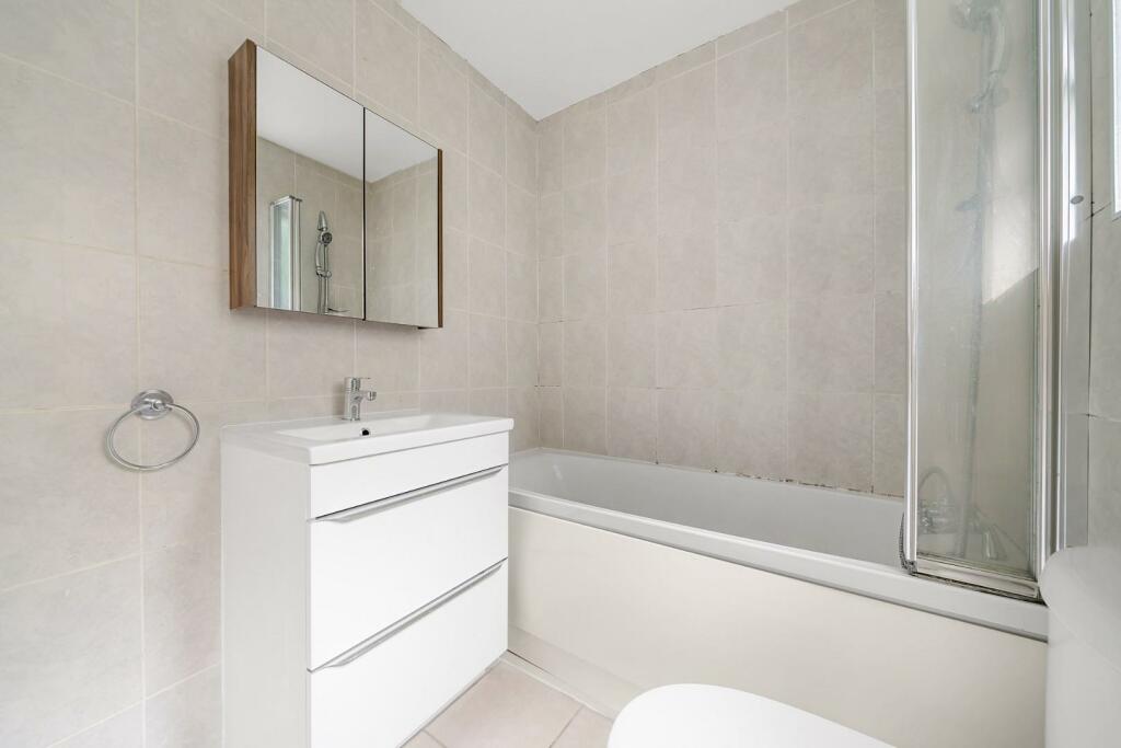 Bathroom (2).JPG