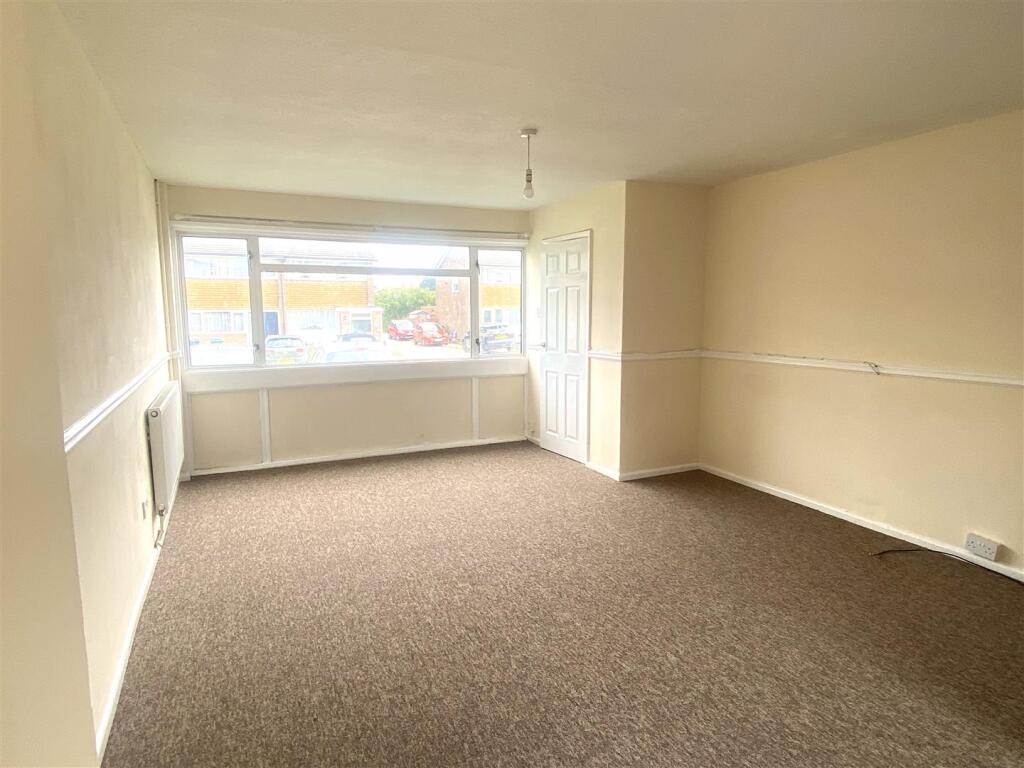 front room 2- 3 wolstenbury .jpg