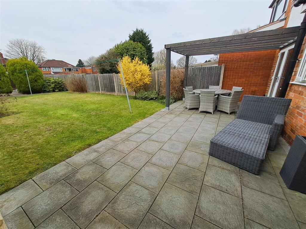 Good Size Rear Garden