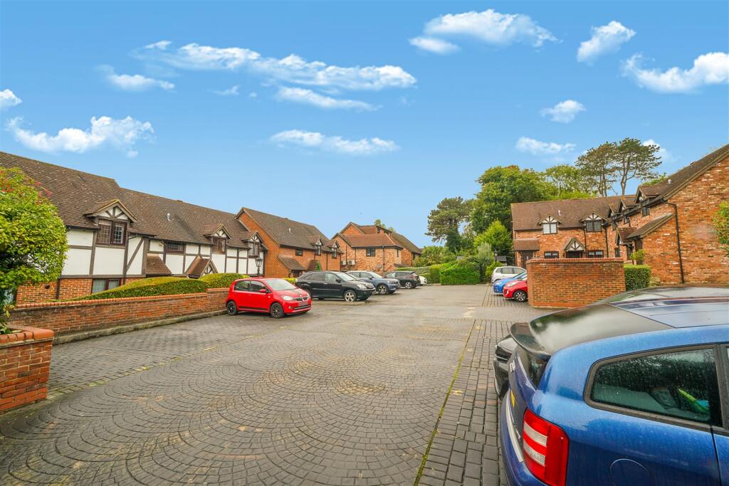 62 Priory Field Drive - TL9mPcjRNbn5QyiINcEc.jpg