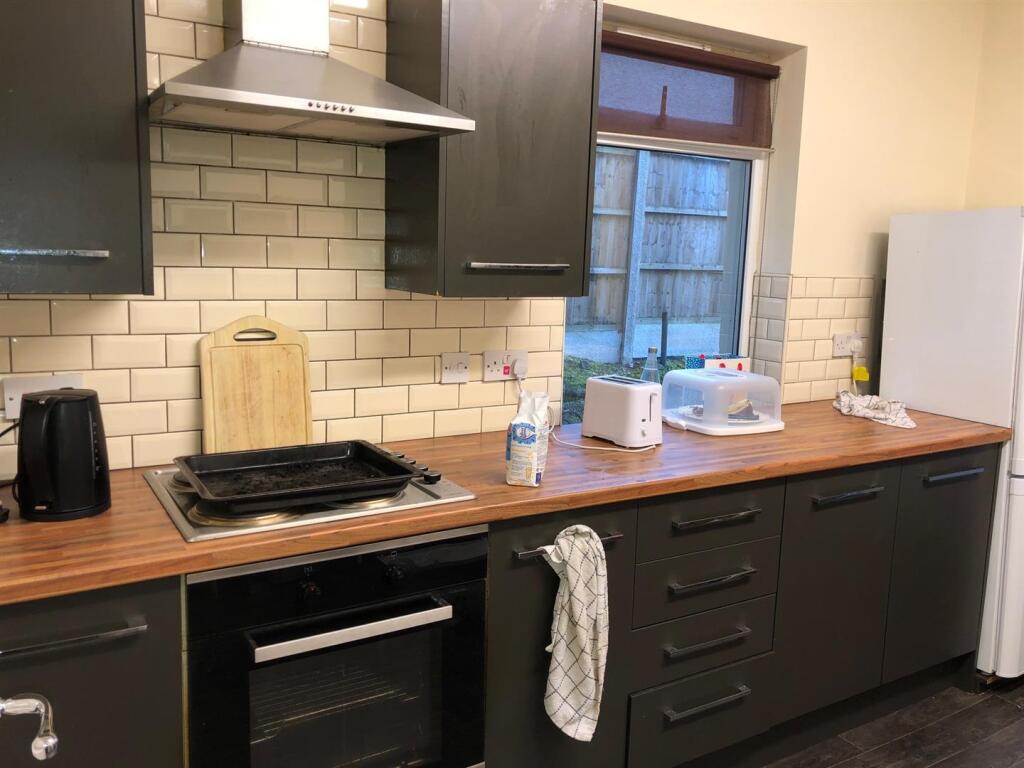 Kitchen B.jpg