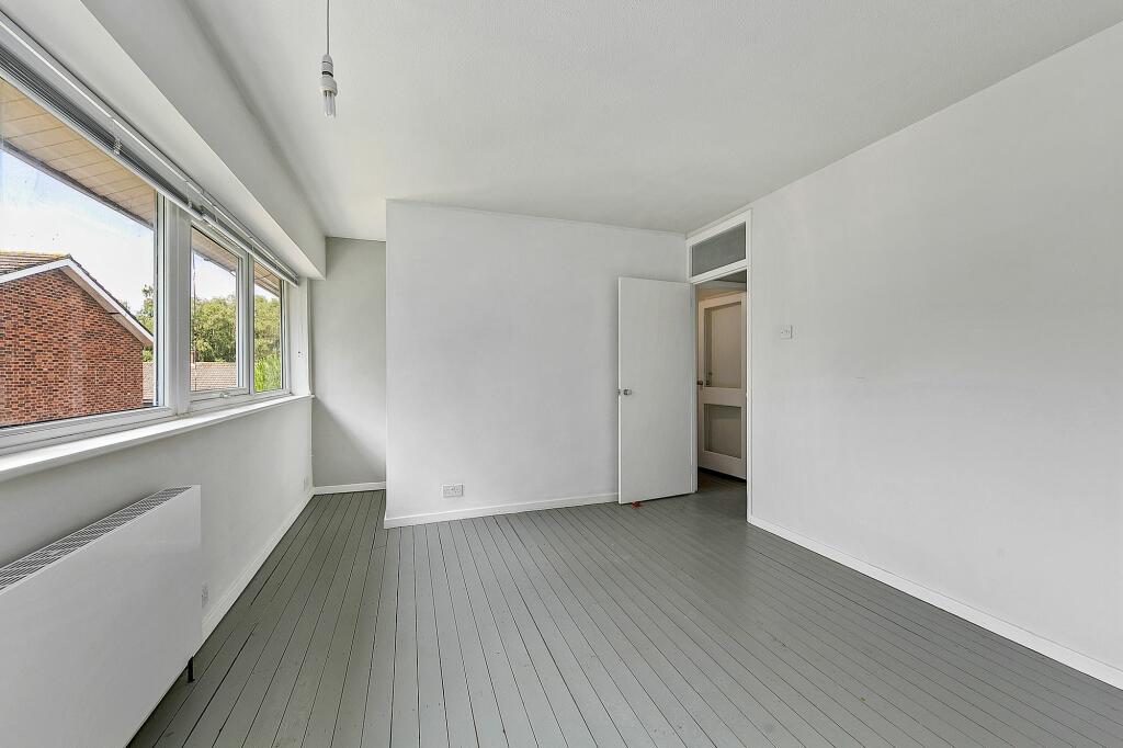 FRONT BEDROOM
