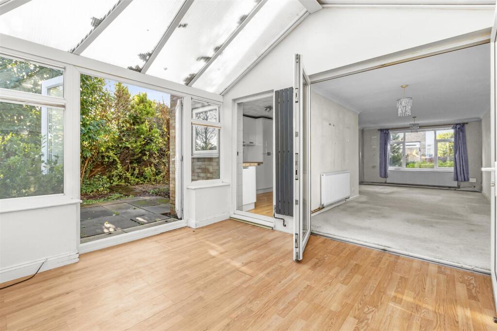 32 Campbells Ride, HP15 6TQ-9.jpg