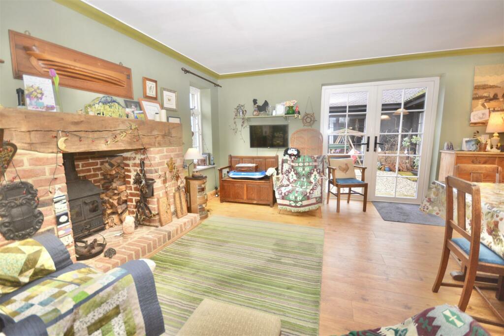 Kitchen Seating.jpg