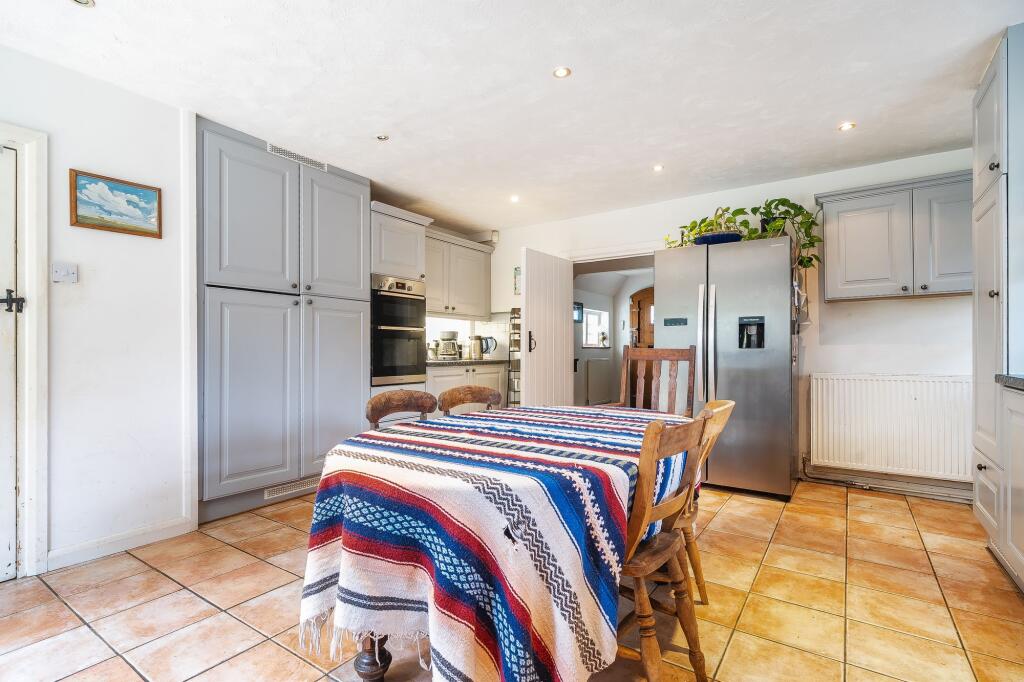 Kitchen/ Dining Room