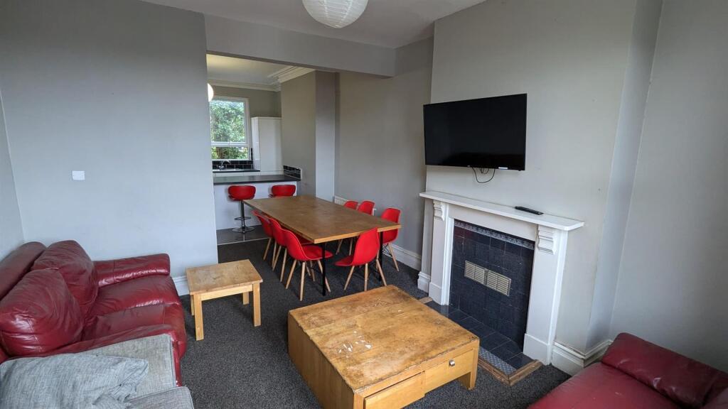 Lounge / Dining