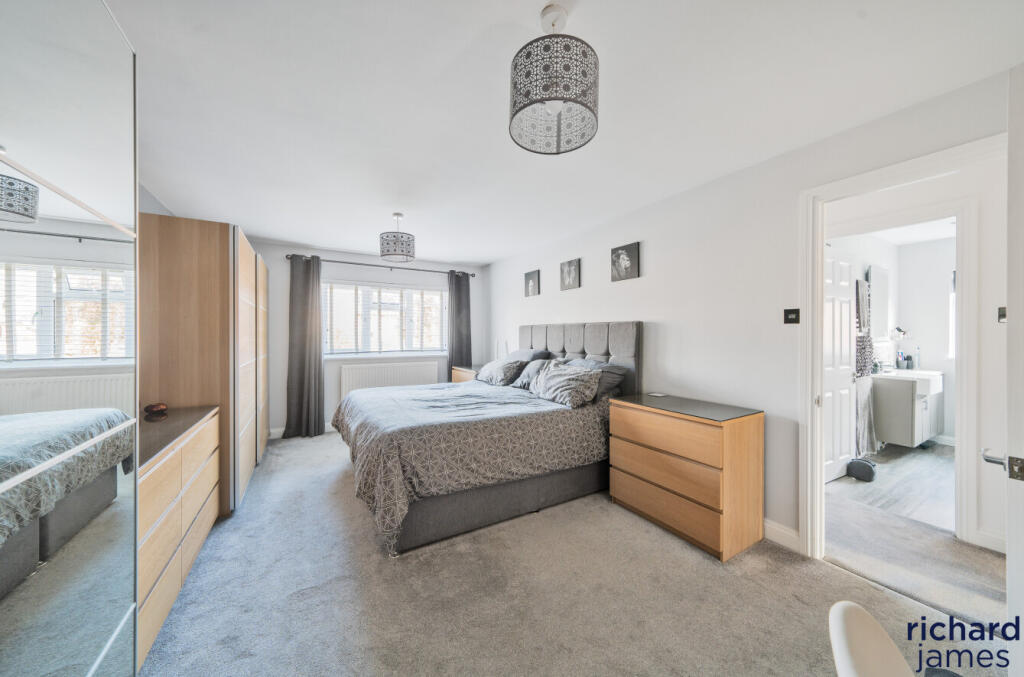 4b51ed7f-420a-46e...