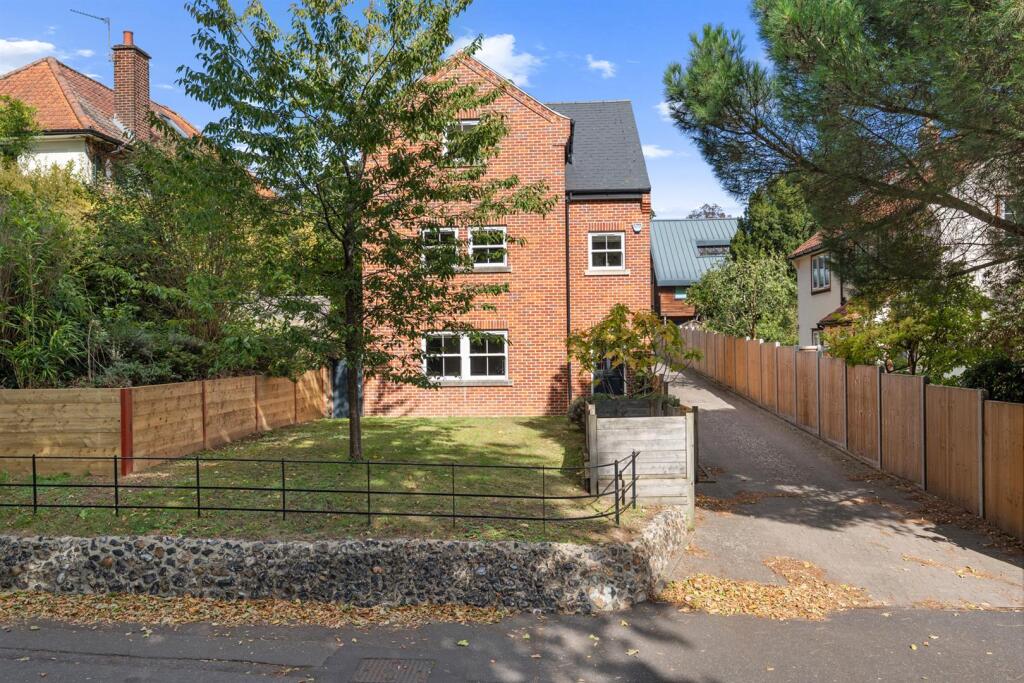 223aEarlhamRd-001.jpg