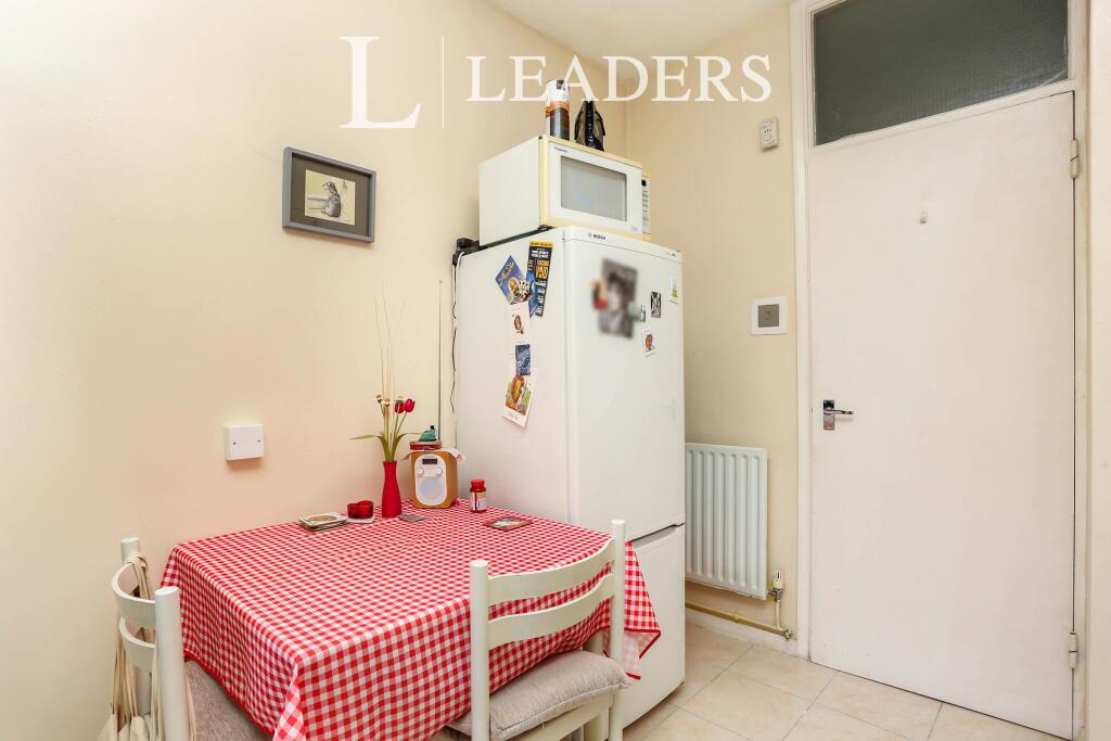 Kitchen / Dining Area