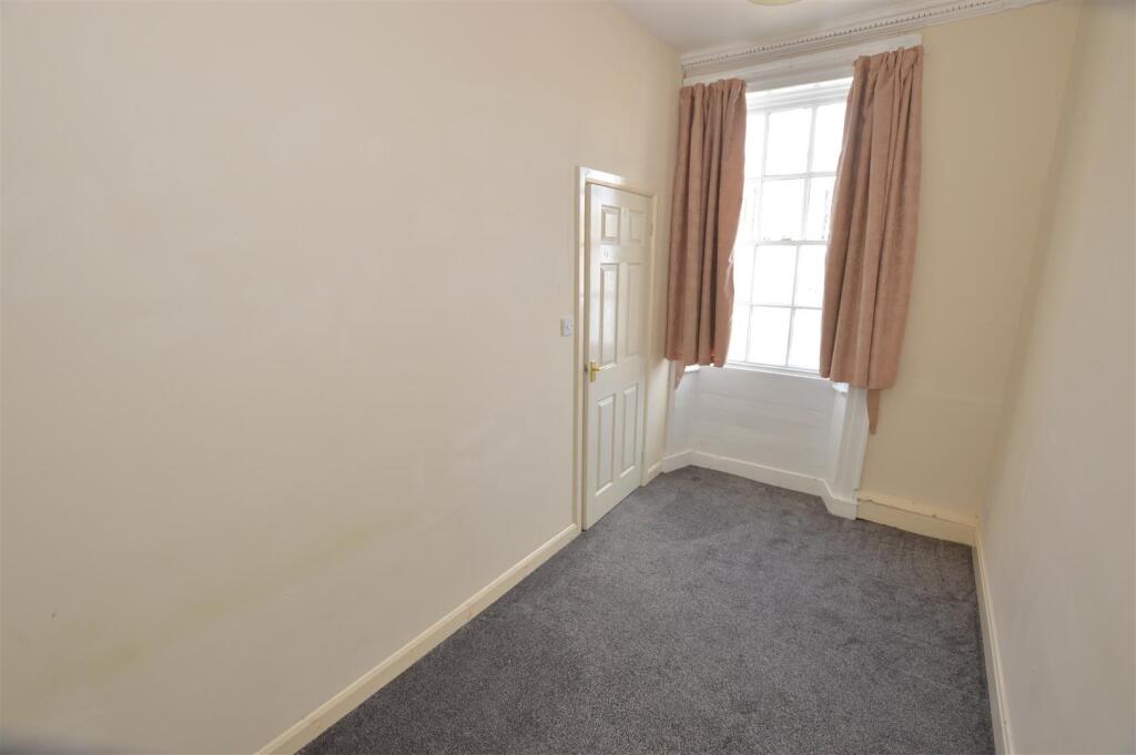 flat 1 37 market place (4).JPG