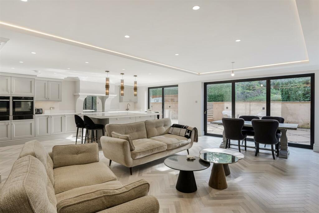 CUNLIFFE CLOSE, 1  (25).jpg