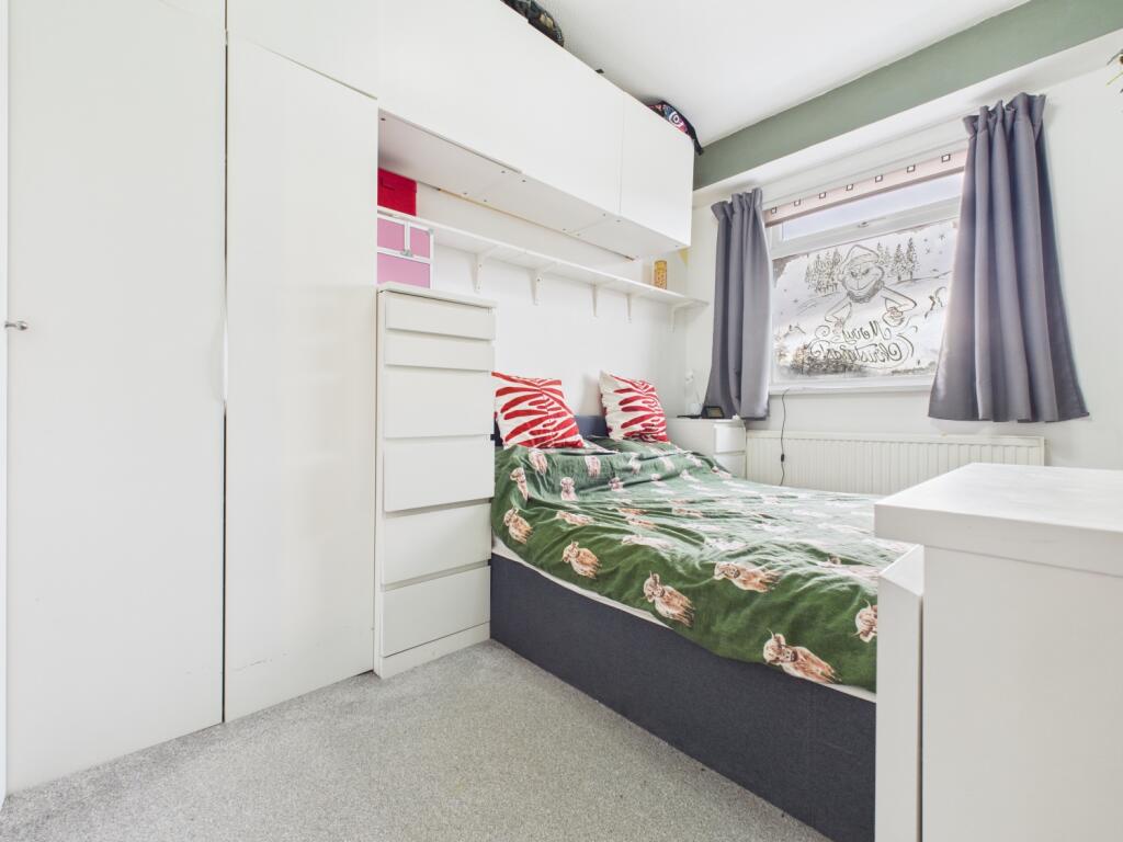 CAM03729G0-PR0195-STILL005