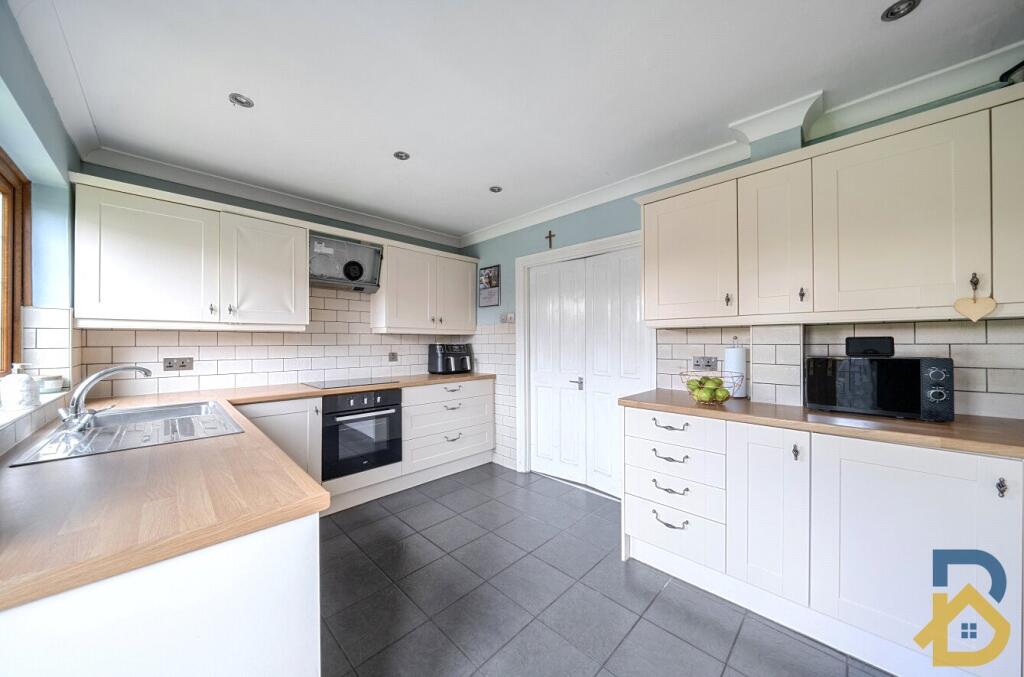 Laburnum Avenue, Hornchurch, RM12