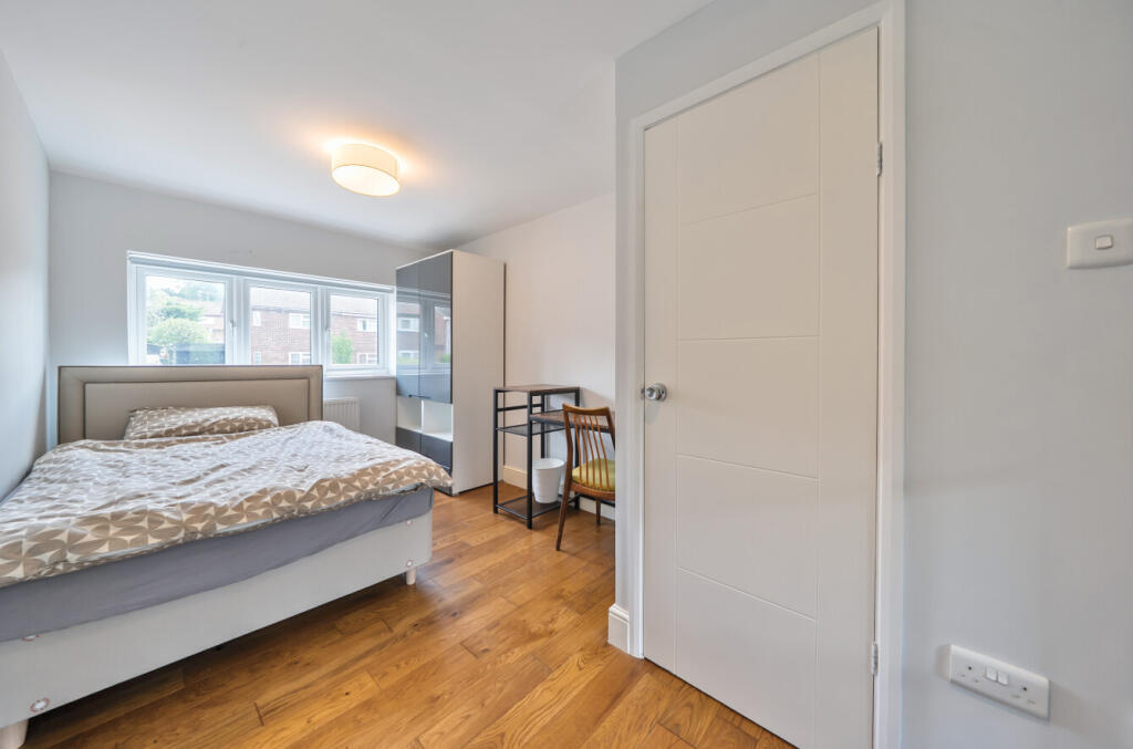 1306801-5-6863df8...