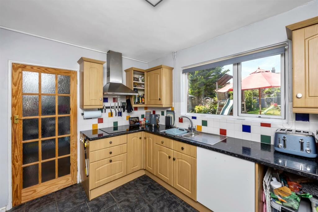 Amberley Drive 134 KITCHEN.jpeg