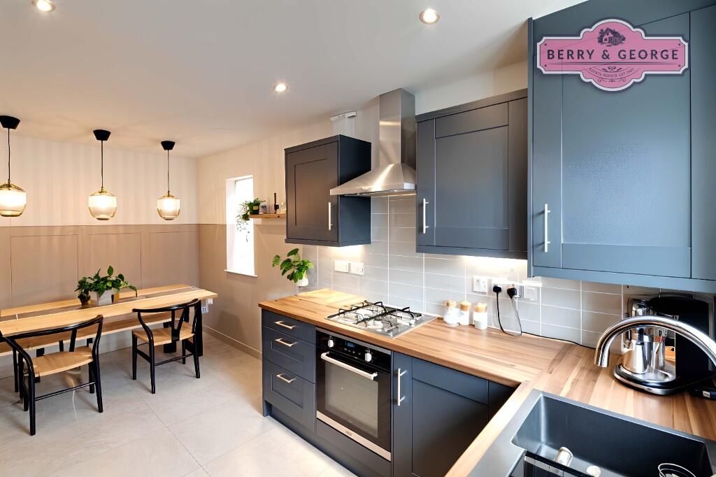 KITCHEN / DINER