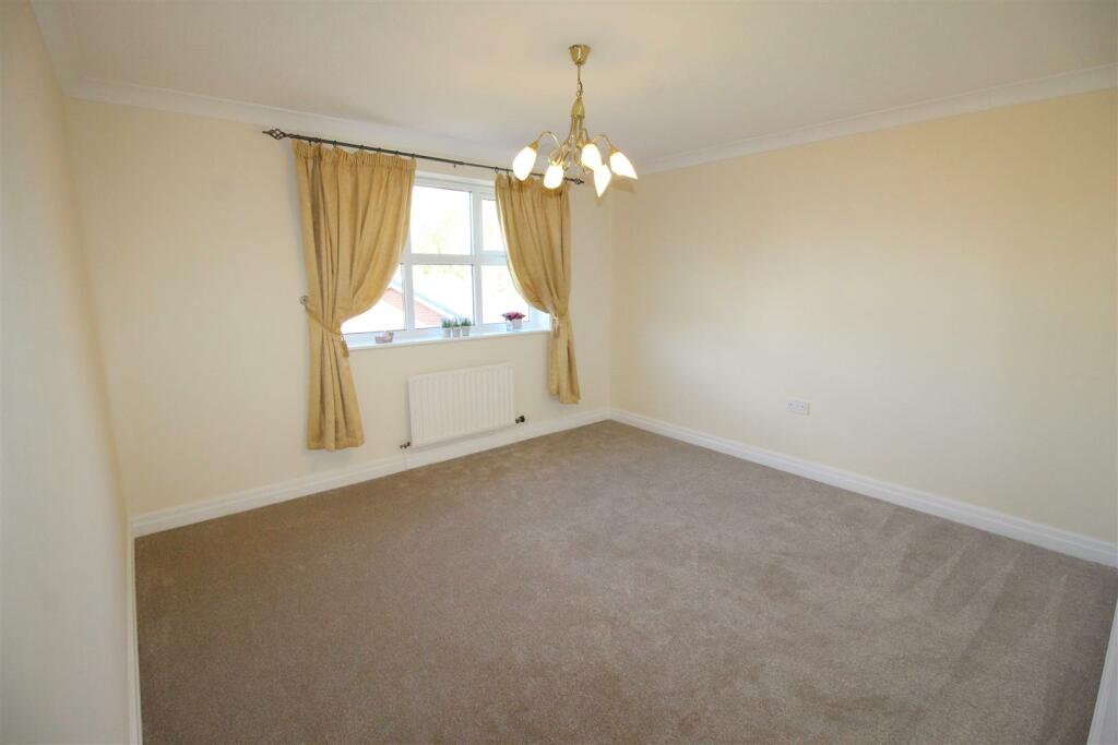 Lapwing Row,3, bed 2.JPG