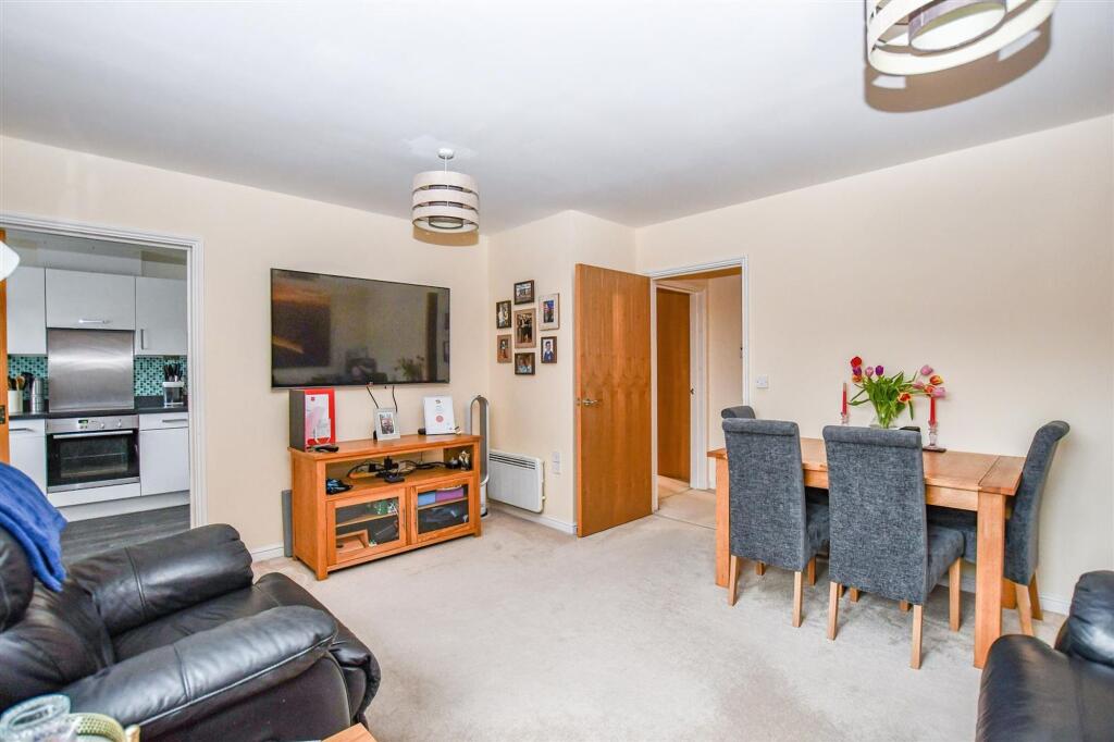 Living Room 2.jpg