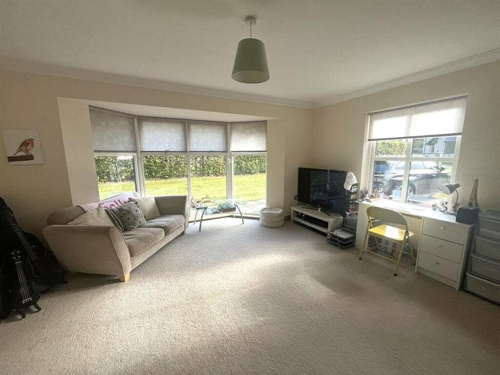 BEDROOM 5